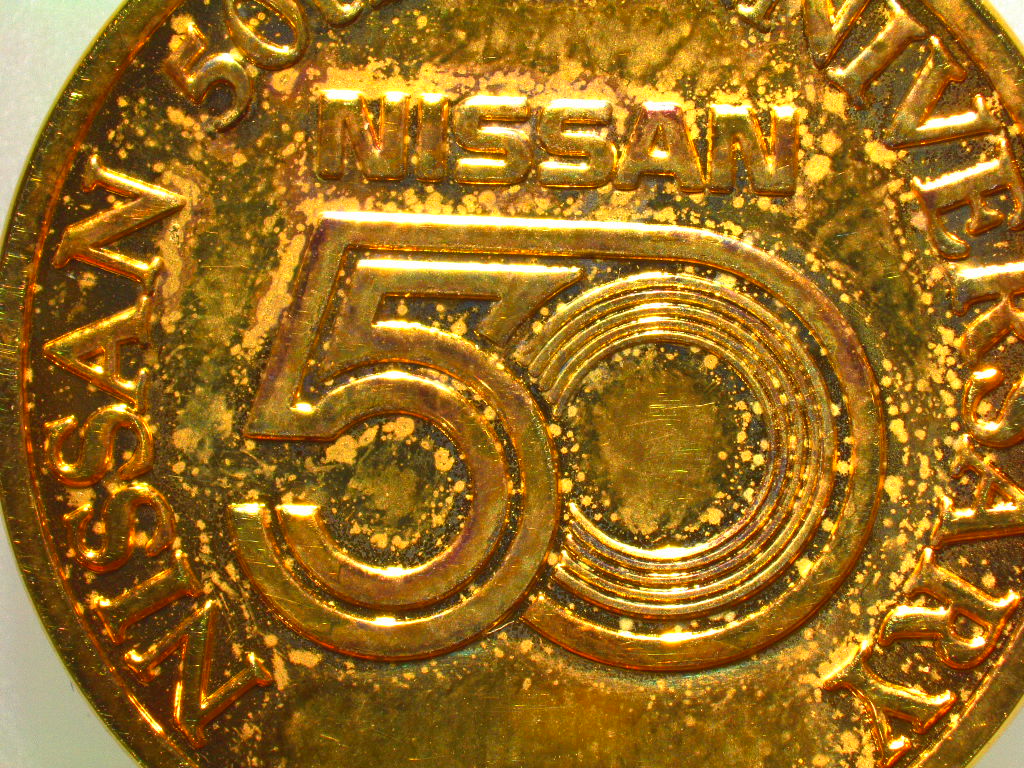 金ピカでも金じゃない？NISSAN 50周年記念メダルを徹底検証 - 660円で