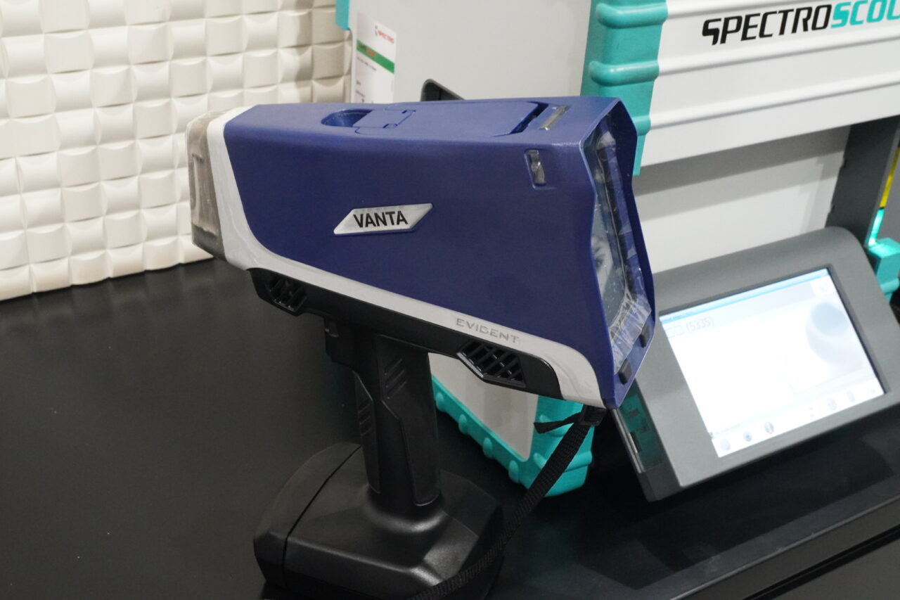 にじや質店X線ラボに導入したVANTA Core V2CAとSPECTRO SCOUT